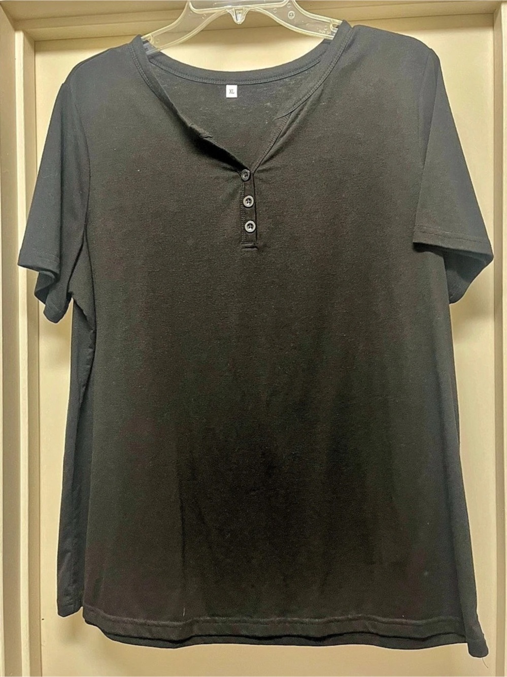 Short Sleeve Henley in Black Size XL Like New